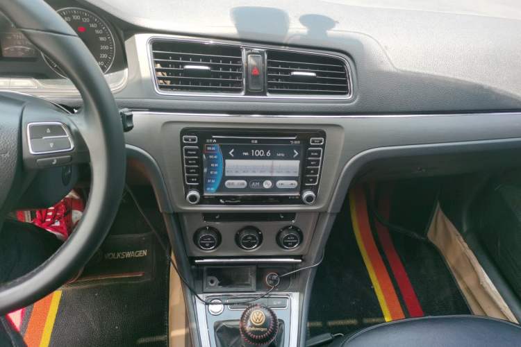 Used Volkswagen Lavida 2013 1.4 TSI Manual Luxury Edition Audio And AC Panel