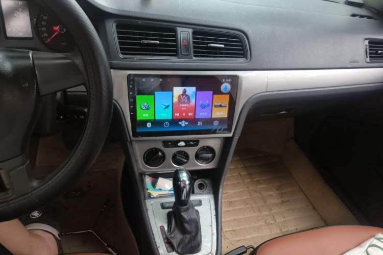 Used Volkswagen Lavida 2013 1.6L Automatic Fashion Edition Audio And AC Panel