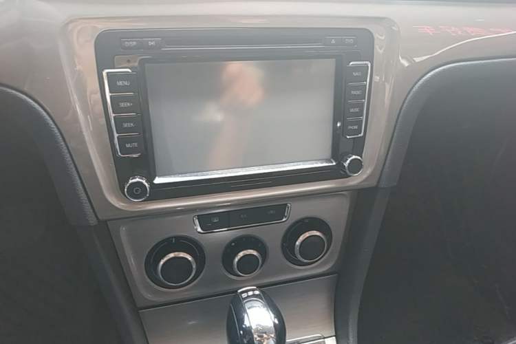 Used Volkswagen Lavida 2013 Revised Version 1.4 TSI DSG Comfort Edition Audio And AC Panel