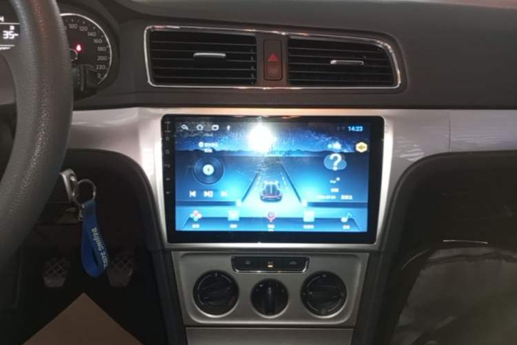 Used Volkswagen Lavida 2013 Restyled Classic 1.6L Manual Comfort Edition Audio And AC Panel