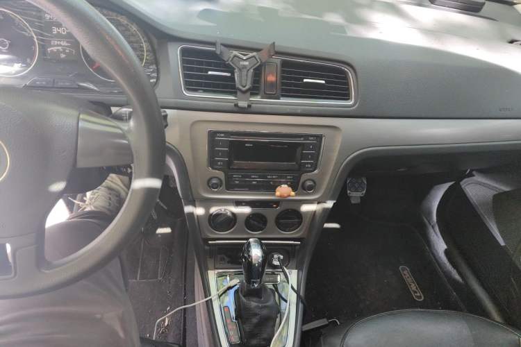 Used Volkswagen Lavida 2013 Restyled Classic 1.6L Automatic Comfort Edition Audio And AC Panel