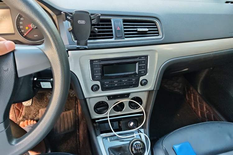 Used Volkswagen Lavida 2013 Restyled Classic 1.6L Manual Comfort Edition Audio And AC Panel