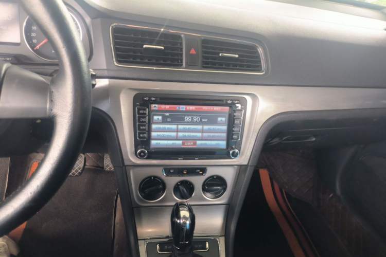 Used Volkswagen Lavida 2013 Restyled Classic 1.6L Automatic Comfort Edition Audio And AC Panel