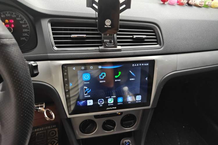 Used Volkswagen Lavida 2013 Revised Classic 1.6L Manual Fashion Edition Audio And AC Panel