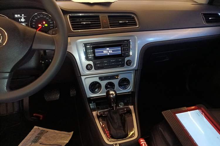 Used Volkswagen Lavida 2013 Restyled Classic 1.6L Automatic Comfort Edition Audio And AC Panel