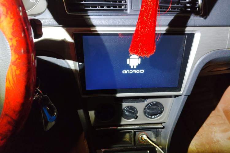Used Volkswagen Lavida 2013 Restyled Classic 1.6L Manual Comfort Edition Audio And AC Panel