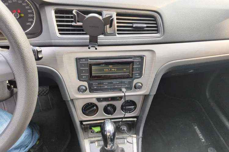 Used Volkswagen Lavida 2013 Revised Version 1.4 TSI DSG Comfort Edition Audio And AC Panel