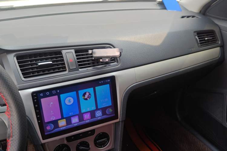 Used Volkswagen Lavida 2013 Revised Classic 1.6L Manual Fashion Edition Audio And AC Panel