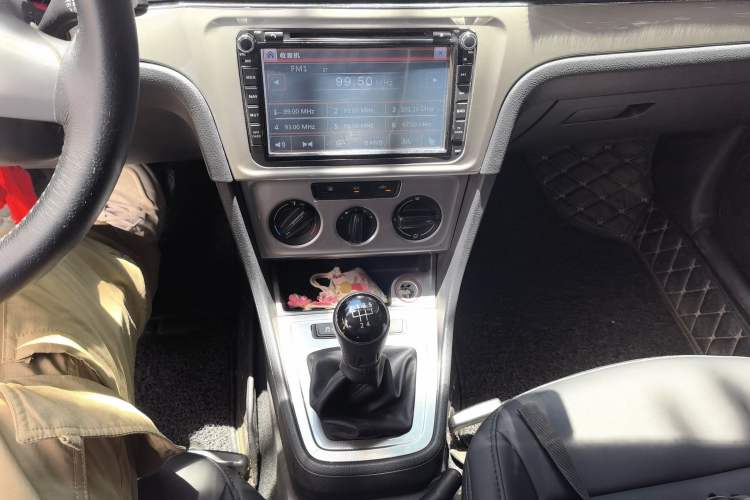 Used Volkswagen Lavida 2013 Revised Classic 1.6L Manual Fashion Edition Audio And AC Panel