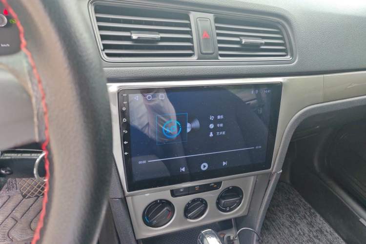 Used Volkswagen Lavida 2013 Revised Classic 1.6L Automatic Fashion Edition Audio And AC Panel