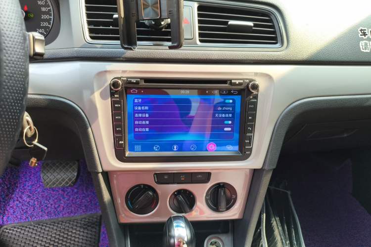 Used Volkswagen Lavida 2013 Revised Classic 1.6L Automatic Fashion Edition Audio And AC Panel