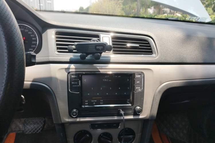 Used Volkswagen Lavida 2013 Revised Version 1.4 TSI DSG Comfort Edition Audio And AC Panel