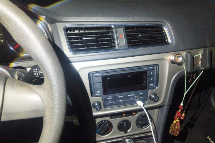 Used Volkswagen Lavida 2013 Restyled Classic 1.6L Automatic Comfort Edition Audio And AC Panel