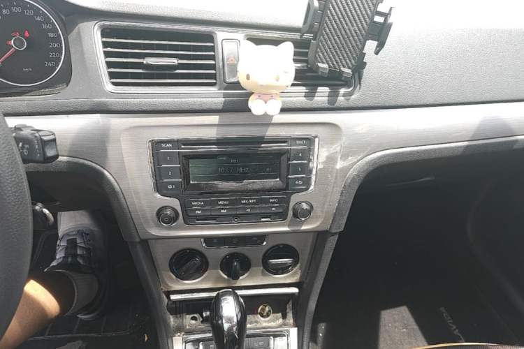 Used Volkswagen Lavida 2013 Restyled Classic 1.6L Automatic Comfort Edition Audio And AC Panel