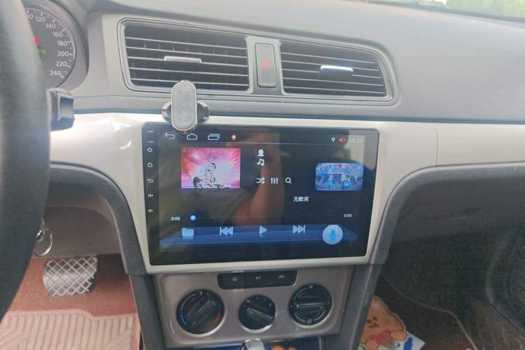 Used Volkswagen Lavida 2013 Revised Classic 1.6L Automatic Fashion Edition Audio And AC Panel