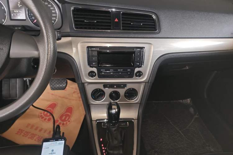 Used Volkswagen Lavida 2013 Revised Version 1.4 TSI DSG Comfort Edition Audio And AC Panel