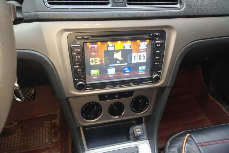Used Volkswagen Lavida 2013 Revised Classic 1.6L Manual Fashion Edition Audio And AC Panel