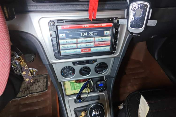 Used Volkswagen Lavida 2013 Revised Classic 1.6L Manual Fashion Edition Audio And AC Panel