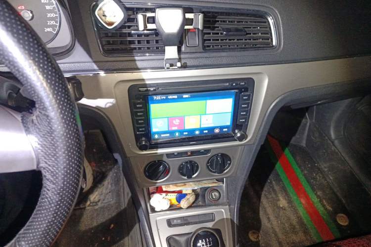Used Volkswagen Lavida 2013 Revised Classic 1.6L Manual Fashion Edition Audio And AC Panel