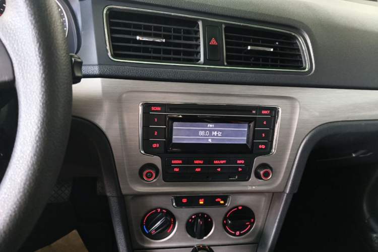 Used Volkswagen Lavida 2013 Restyled Classic 1.6L Automatic Comfort Edition Audio And AC Panel