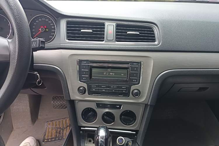 Used Volkswagen Lavida 2013 Restyled Classic 1.6L Automatic Comfort Edition Audio And AC Panel