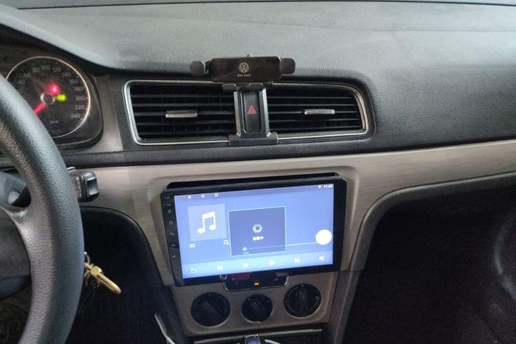 Used Volkswagen Lavida 2013 1.6L Automatic Comfort Edition Audio And AC Panel