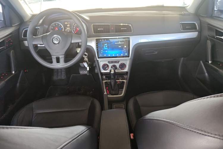 Used Volkswagen Lavida 2013 Restyled Classic 1.6L Automatic Comfort Edition Center Console