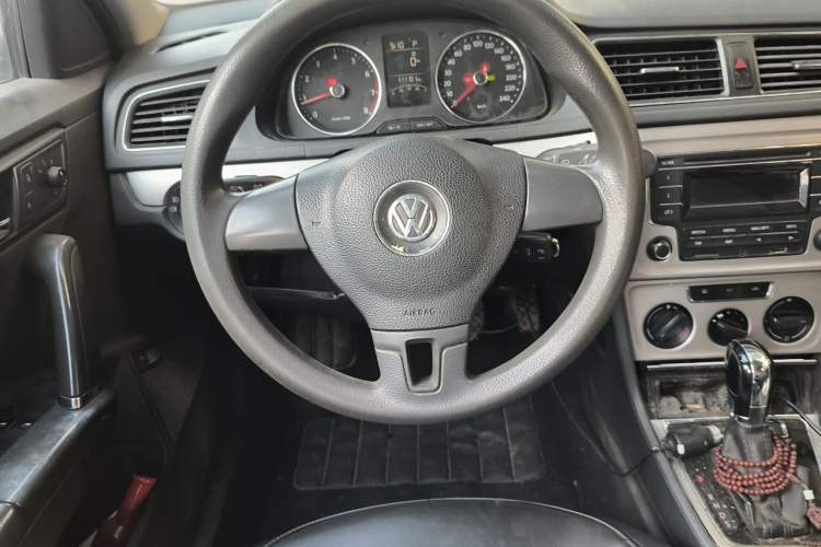 Used Volkswagen Lavida 2013 Restyled Classic 1.6L Automatic Comfort Edition Center Console