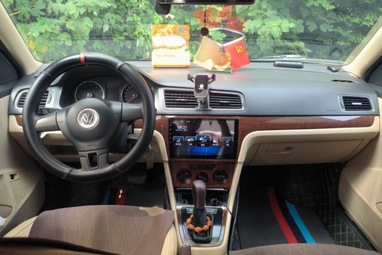 Used Volkswagen Lavida 2013 Restyled Classic 1.6L Automatic Comfort Edition Center Console