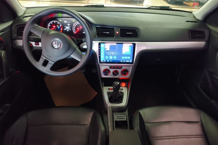 Used Volkswagen Lavida 2013 Revised Classic 1.6L Manual Fashion Edition Center Console