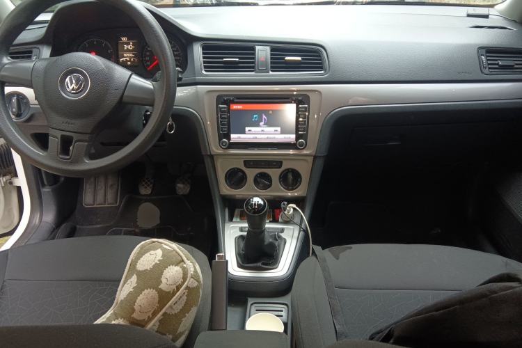 Used Volkswagen Lavida 2013 Revised Classic 1.6L Manual Fashion Edition Center Console