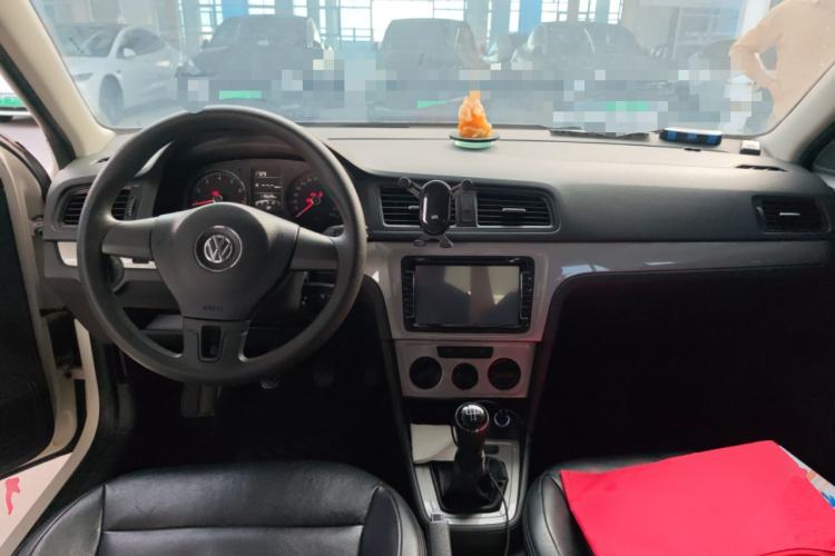 Used Volkswagen Lavida 2013 Revised Classic 1.6L Manual Fashion Edition Center Console