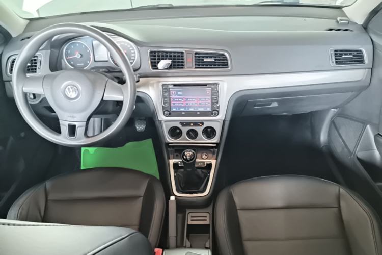 Used Volkswagen Lavida 2013 Restyled Classic 1.6L Manual Comfort Edition Center Console