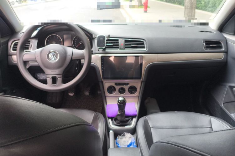 Used Volkswagen Lavida 2013 Restyled Classic 1.6L Manual Comfort Edition Center Console