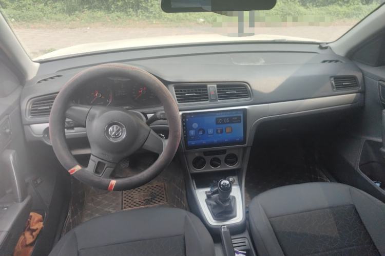 Used Volkswagen Lavida 2013 1.6L Manual Fashion Edition Center Console