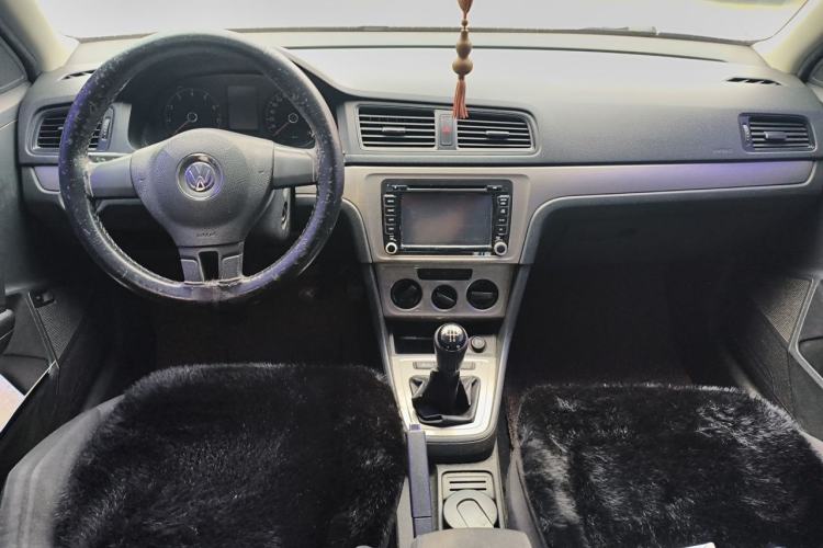 Used Volkswagen Lavida 2013 Revised Classic 1.6L Manual Fashion Edition Center Console