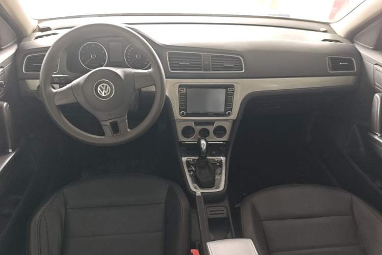 Used Volkswagen Lavida 2013 Restyled Classic 1.6L Automatic Comfort Edition Center Console