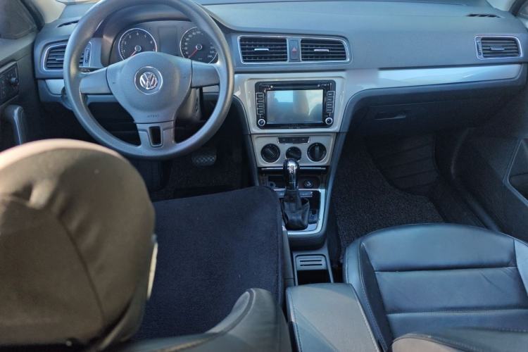 Used Volkswagen Lavida 2013 Restyled Classic 1.6L Automatic Comfort Edition Center Console