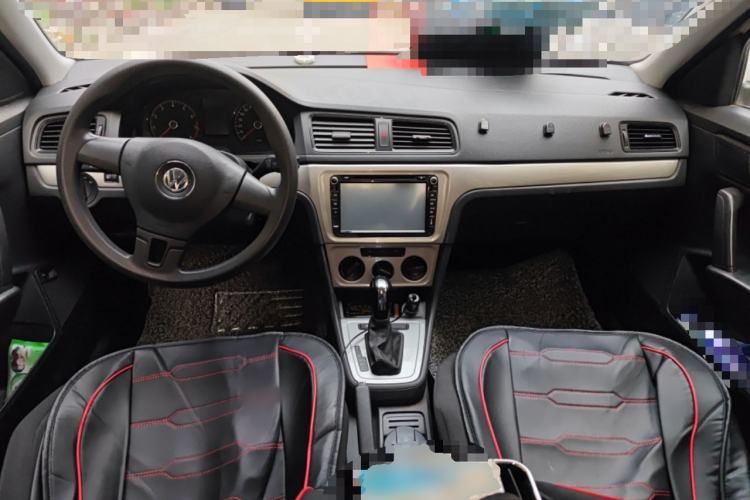 Used Volkswagen Lavida 2013 Revised Classic 1.6L Automatic Fashion Edition Center Console