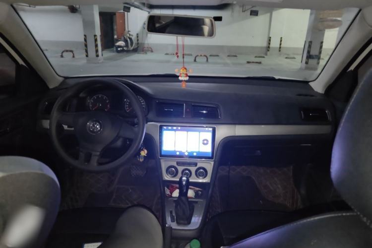 Used Volkswagen Lavida 2013 Revised Classic 1.6L Automatic Fashion Edition Center Console