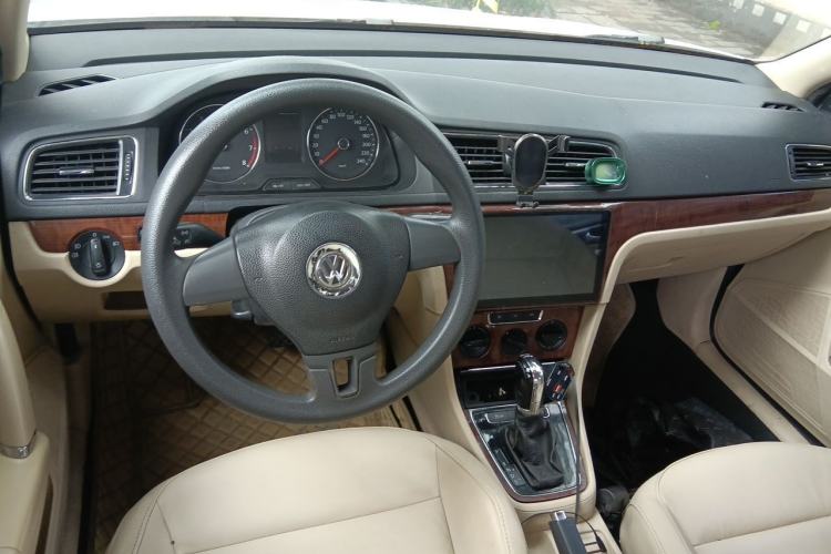Used Volkswagen Lavida 2013 1.4TSI DSG Comfort Edition Center Console