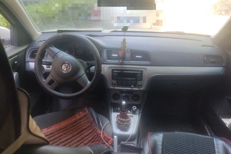 Used Volkswagen Lavida 2013 Revised Classic 1.6L Automatic Fashion Edition Center Console