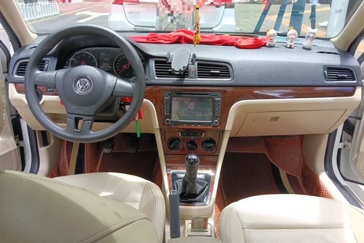Used Volkswagen Lavida 2013 Revised Version 1.4 TSI Manual Comfort Edition Center Console
