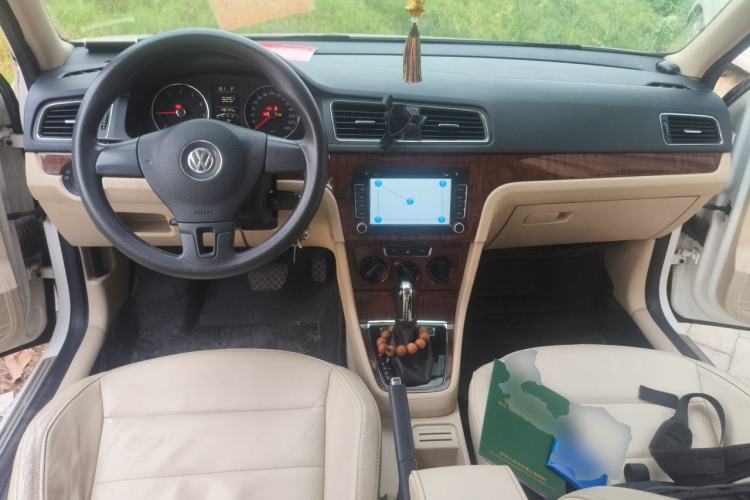 Used Volkswagen Lavida 2013 Restyled Classic 1.6L Automatic Comfort Edition Center Console