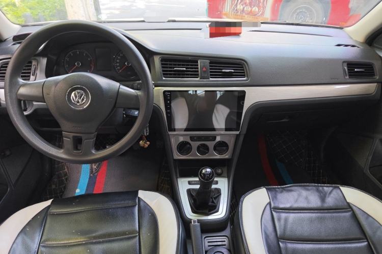 Used Volkswagen Lavida 2013 Revised Classic 1.6L Manual Fashion Edition Center Console