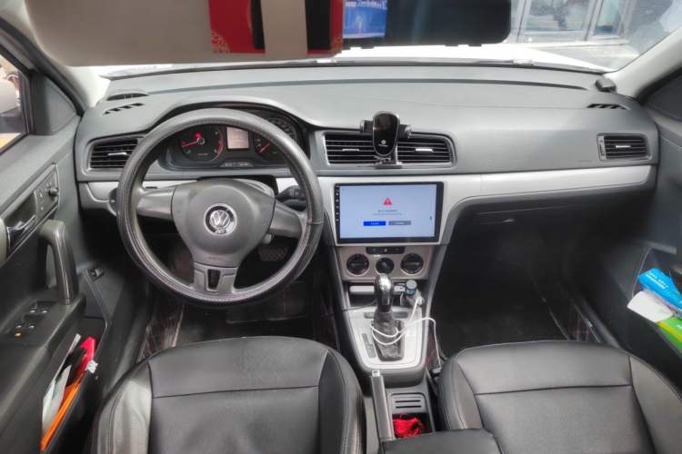 Used Volkswagen Lavida 2013 Revised Classic 1.6L Automatic Fashion Edition Center Console