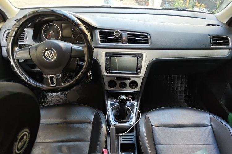 Used Volkswagen Lavida 2013 Restyled Classic 1.6L Manual Comfort Edition Center Console