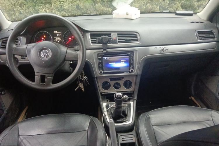 Used Volkswagen Lavida 2013 Restyled Classic 1.6L Manual Comfort Edition Center Console