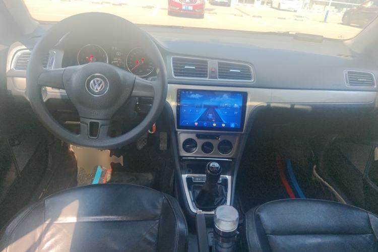 Used Volkswagen Lavida 2013 Restyled Classic 1.6L Manual Comfort Edition Center Console