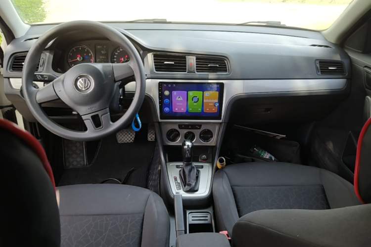 Used Volkswagen Lavida 2013 Revised Classic 1.6L Automatic Fashion Edition Center Console